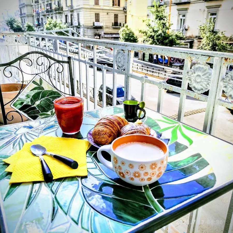 Bed and Breakfast Napoli Naif  Nápoles